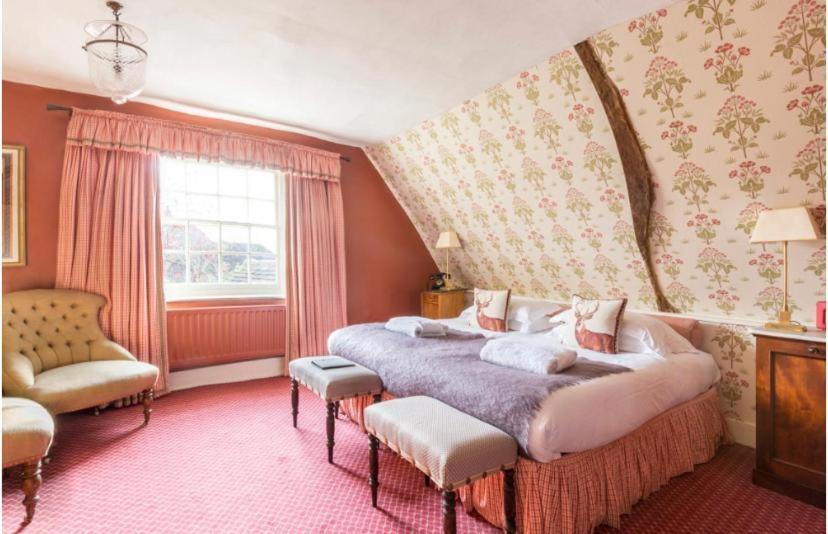 The Stag And Huntsman At Bed & Breakfast 3*